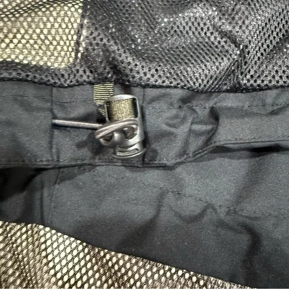 Helly Hansen Black Insulated Vest for Outdoor Adventures - Picture 12 of 13